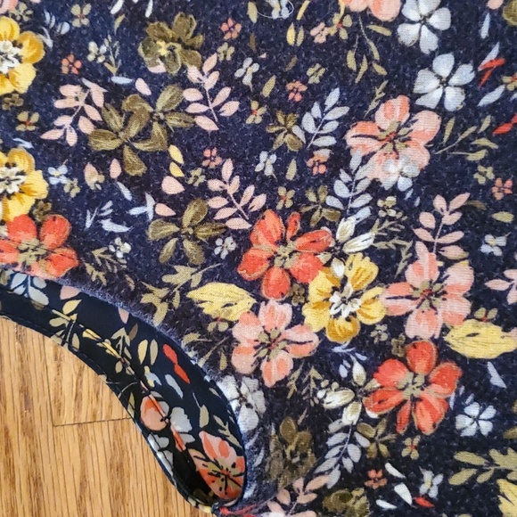 Loft Mixed Media Sleeveless Floral Ruffle Neck Blouse, size SP - Picture 5 of 5